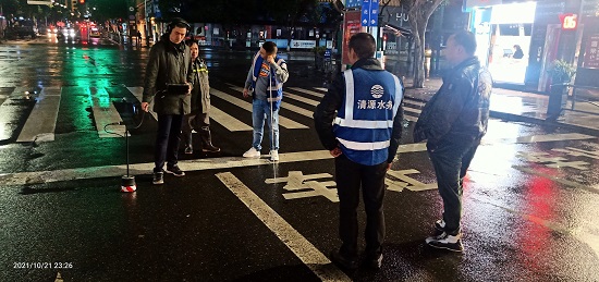 保供水 齊上陣 連夜修復(fù)供水管道